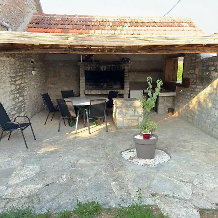 Bozini Dvori Vila