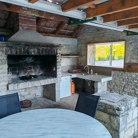 Vila Bozini Dvori Drniš