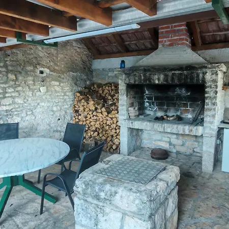 Bozini Dvori * Drniš