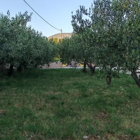 Vila Bozini Dvori Drniš