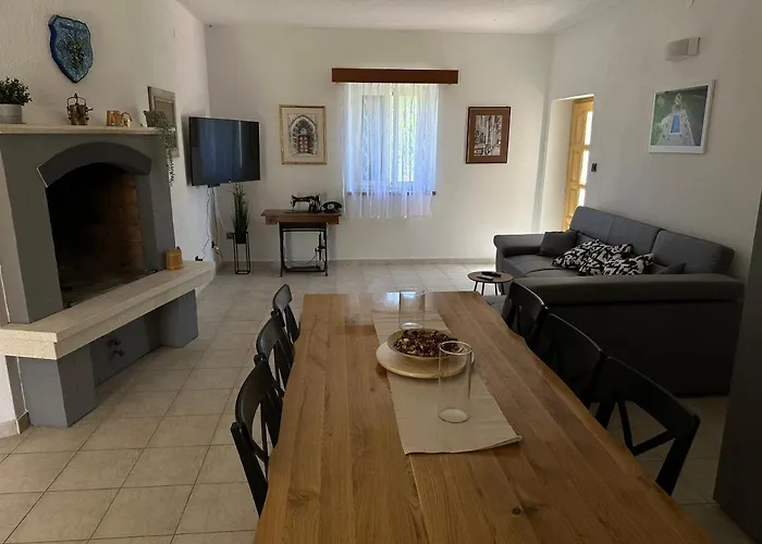 Bozini Dvori * Drniš